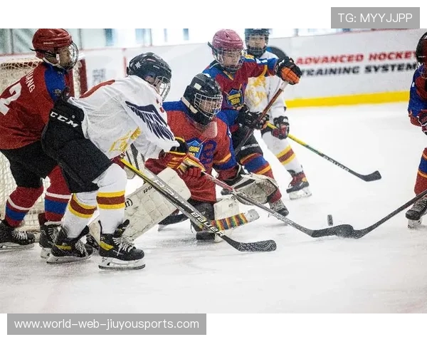 冰球门将扑救堪称救命稻草